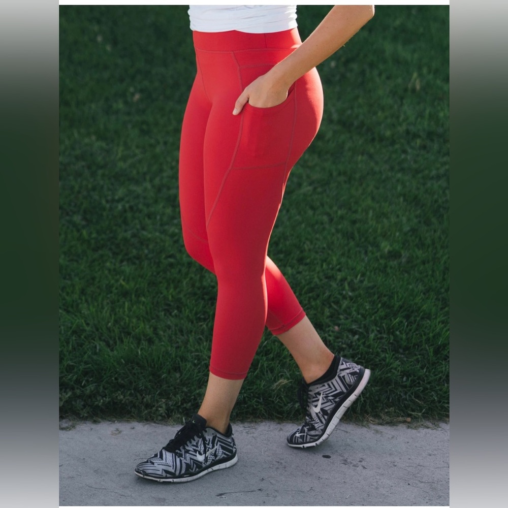 Zyia Active Red Pocket Light n Tight Hi-Rise Capri 20" 4
